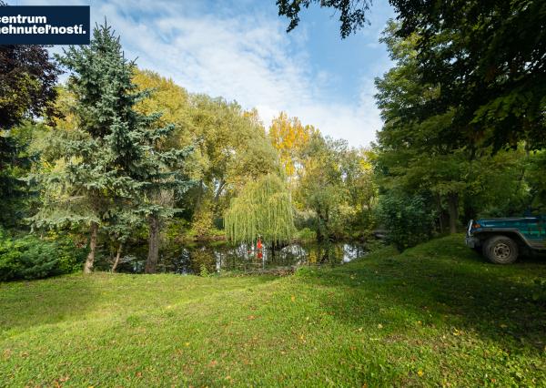 Pálffyho poľovnícke panstvo s vlastným lesom a jazerom