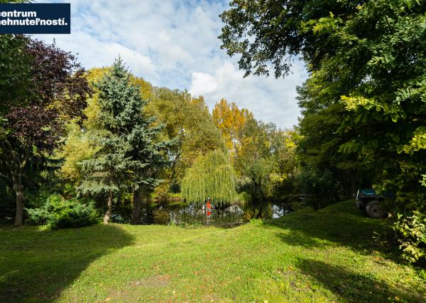 Pálffyho poľovnícke panstvo s vlastným lesom a jazerom