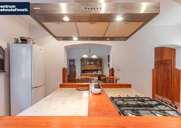 Pálffyho poľovnícke panstvo s vlastným lesom a jazerom